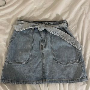 Women’s light blue denim skirt size small Forever 21